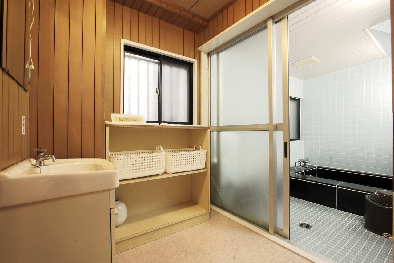 Toyotaya Hostel Нисиномия Экстерьер фото
